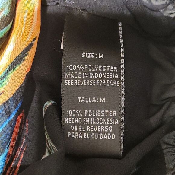 Beautiful feathered design sheer top - Picture 5 of 6